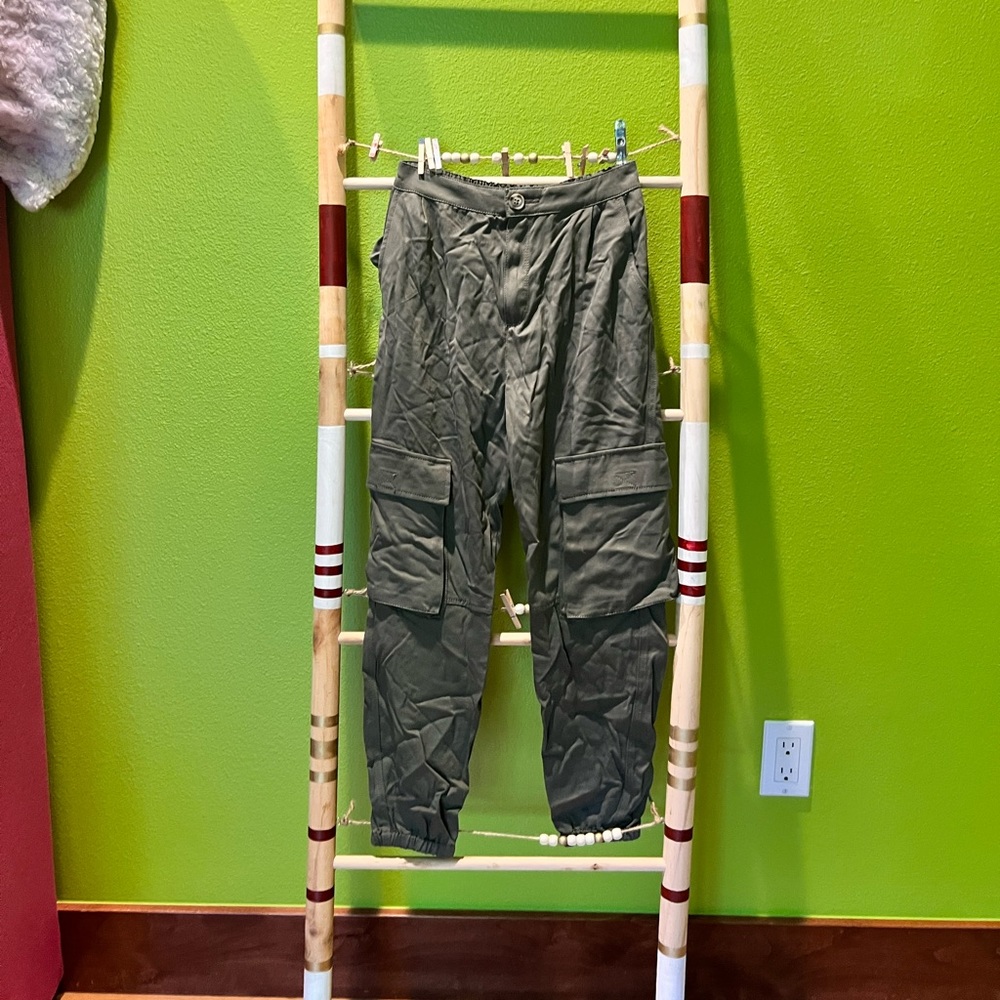 Navy Green Joggers Pants.